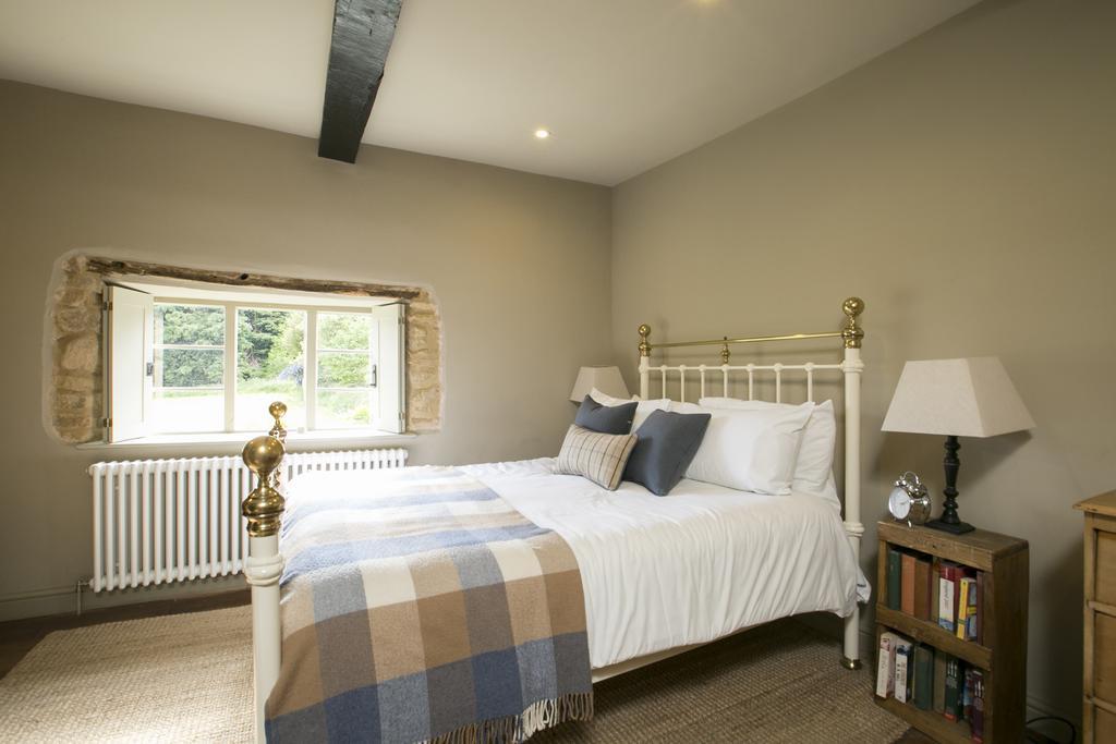 فندق تْشيبينْغْ كامبدينفي  The Ebrington Arms الغرفة الصورة