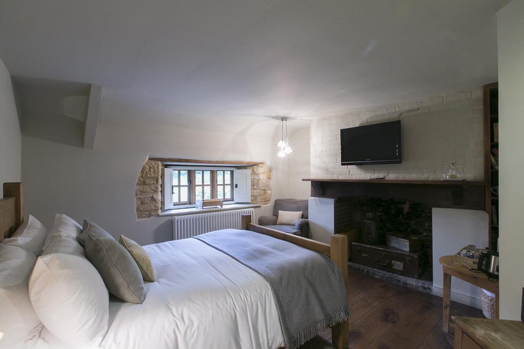 فندق تْشيبينْغْ كامبدينفي  The Ebrington Arms الغرفة الصورة