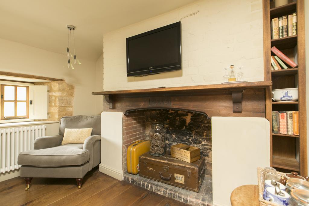 فندق تْشيبينْغْ كامبدينفي  The Ebrington Arms الغرفة الصورة